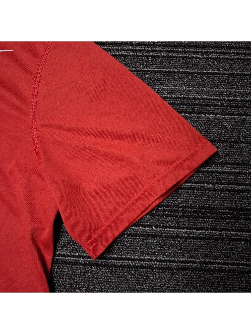 Nike Dri-FIT Men’s Medium Red Training Workout T-Shirt Short Sleeve Swoosh